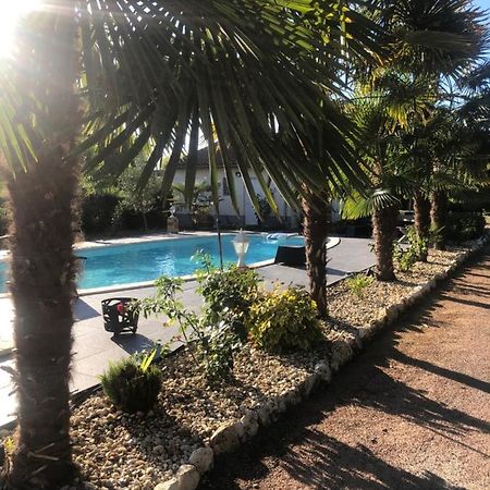 Villa Bergerac Avec Piscine ภายนอก รูปภาพ