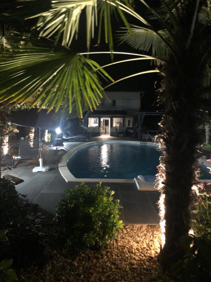 Villa Bergerac Avec Piscine ภายนอก รูปภาพ